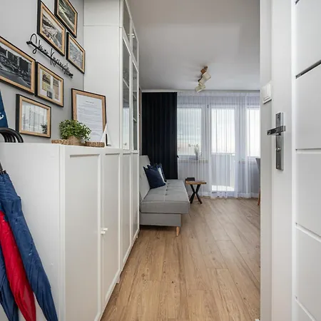 Avis Skwer Kościuszki 48 * Gdynia