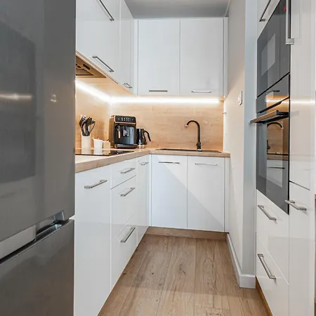 Apartament Avis Skwer Kościuszki 48 *